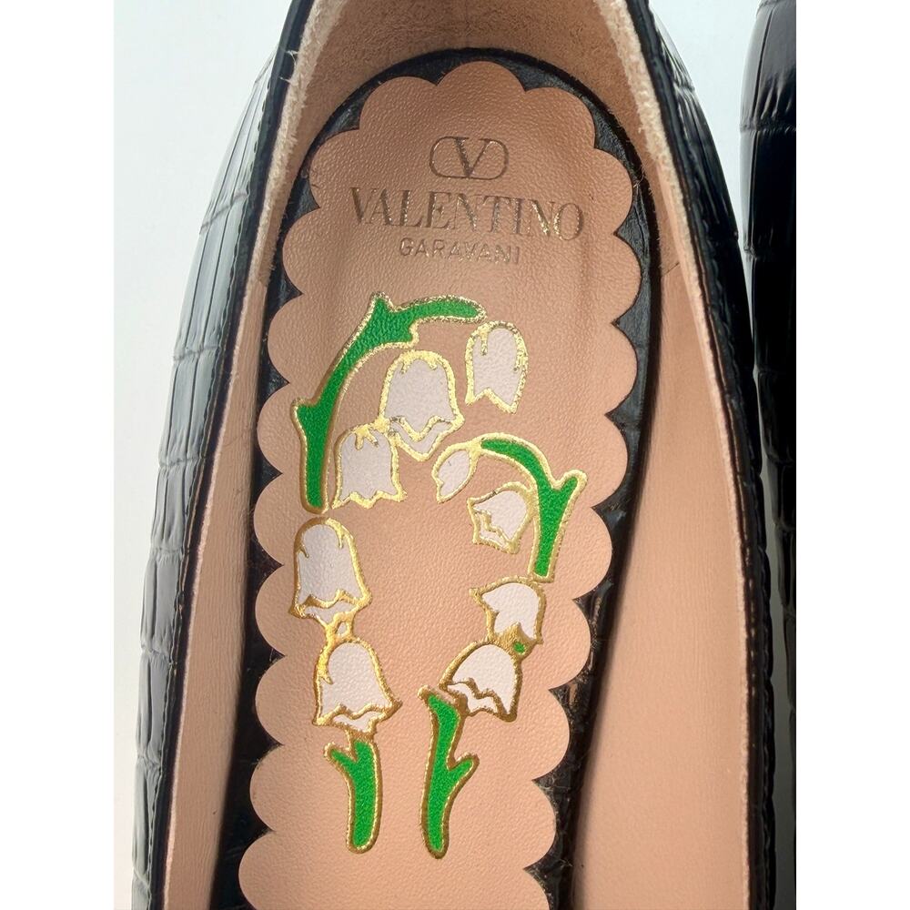 Valentino VLogo Mary Jane Pumps Embossed Black Leather Size 38 / 8 Bow Buckle - Picture 11 of 16